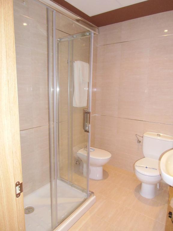 Area De Servicio Villamartin Villamartin de la Abadia Dış mekan fotoğraf