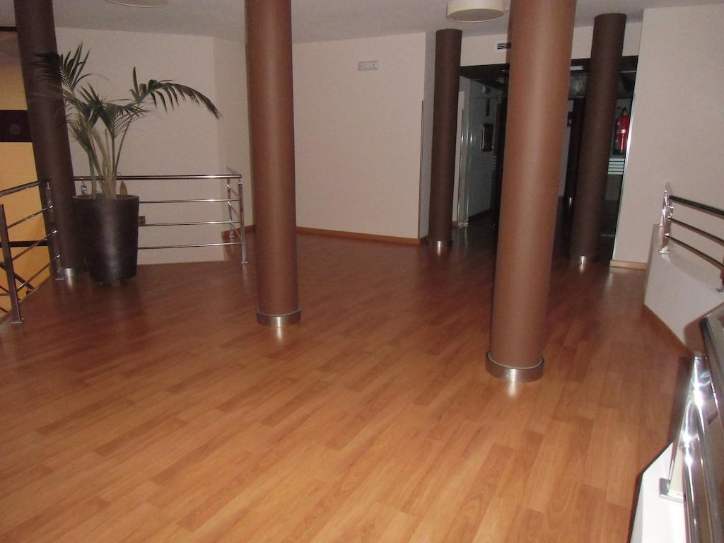 Area De Servicio Villamartin Villamartin de la Abadia Dış mekan fotoğraf