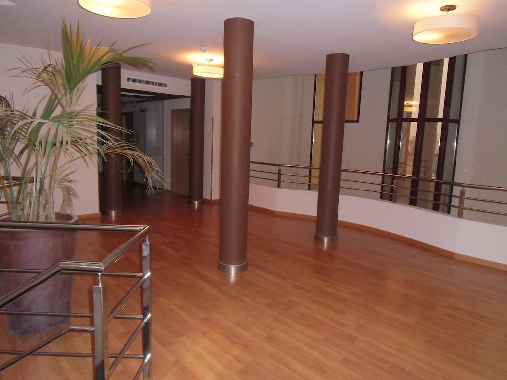 Area De Servicio Villamartin Villamartin de la Abadia Dış mekan fotoğraf